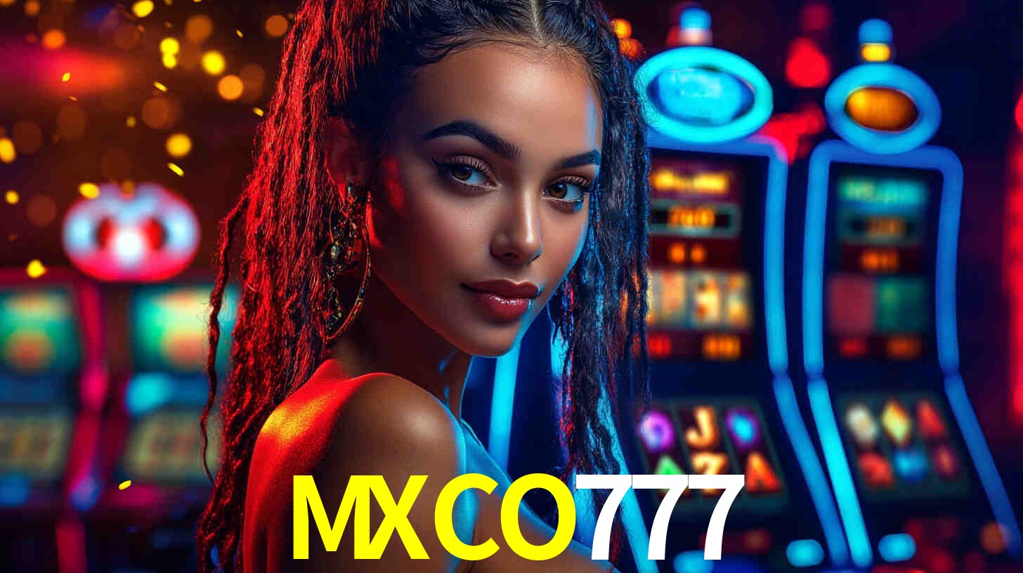 Escena dinámica inspirada en casino con iluminación MXCO777, cartas, fichas e íconos de juegos digitales en un espacio moderno de juegos.